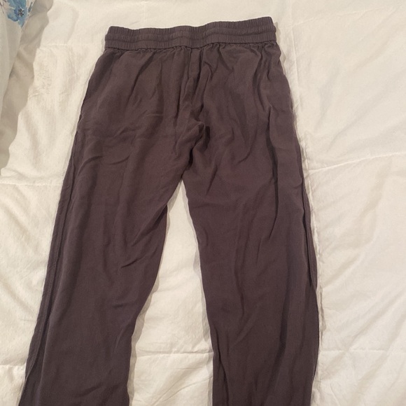 Aritzia joggers - Picture 2 of 4